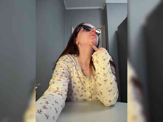 Kira_Beliesss webcam