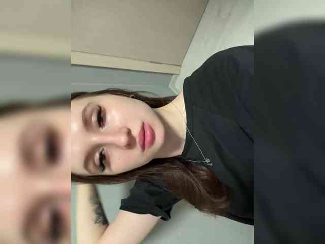 Kira_Beliesss webcam