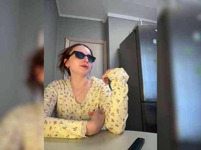 Kira_Beliesss webcam