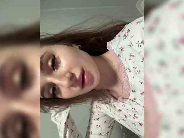 Kira_Beliesss webcam