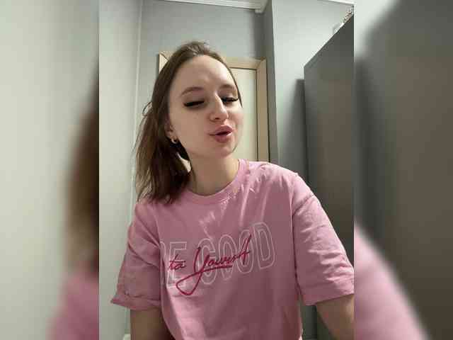 Kira_Beliesss webcam