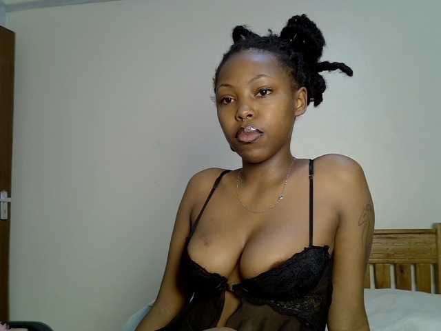 Prettybeca live cam on BongaCams