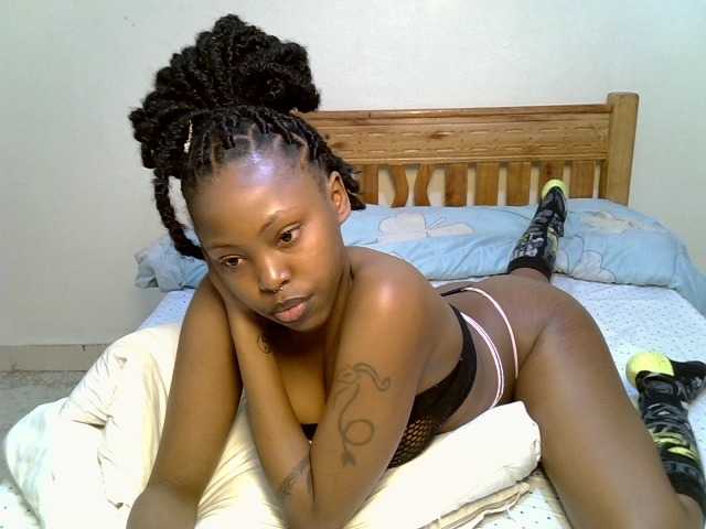 Prettybeca live cam on BongaCams