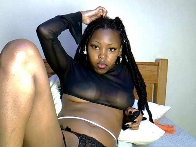 Prettybeca live cam on BongaCams