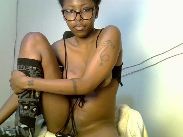 Prettybeca live cam on BongaCams