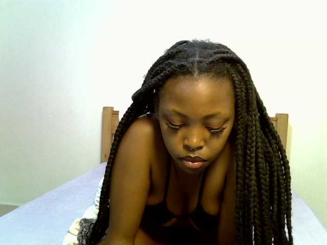 Prettybeca live cam on BongaCams