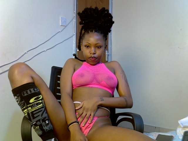 Prettybeca live cam on BongaCams
