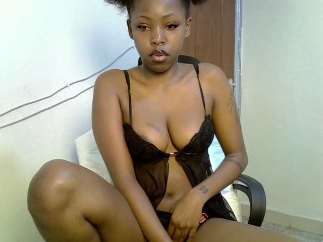 Prettybeca live webcam show