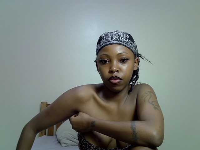 Prettybeca live cam on BongaCams