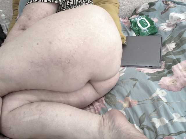 le modèle Ksenia-Cat444 est en webcam porno dans un show sur le site bongacams, il possède les tags suivants: White/Caucasian,Brunette,Shaved