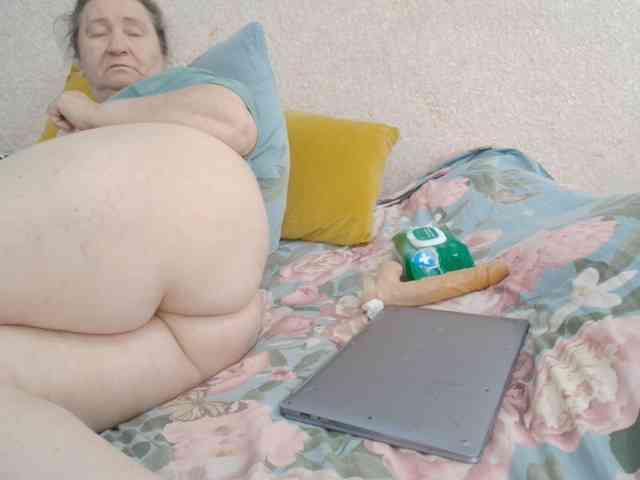 Ksenia-Cat444 live female cam on bongacams