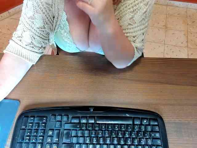 NikkiHollandxxx webcam