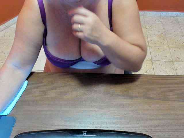 NikkiHollandxxx webcam