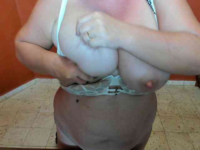 NikkiHollandxxx webcam