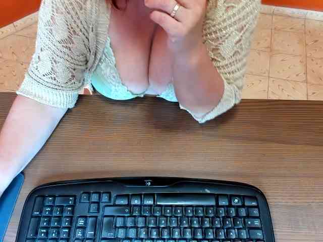 NikkiHollandxxx webcam