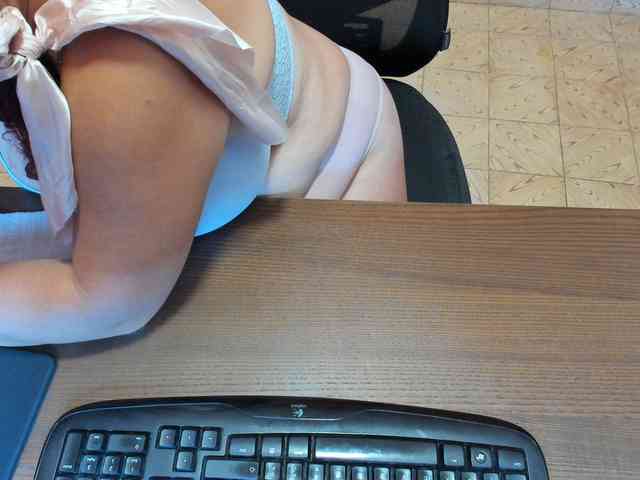 NikkiHollandxxx webcam