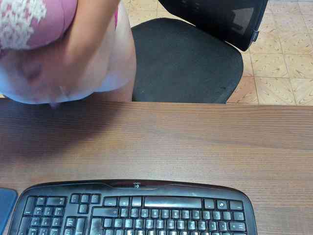 NikkiHollandxxx webcam