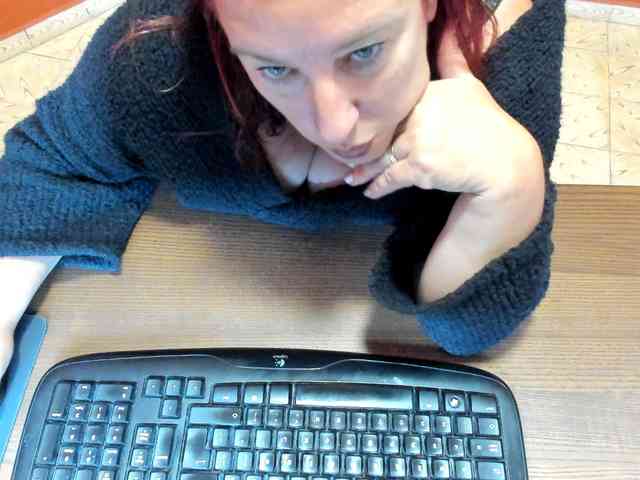 NikkiHollandxxx webcam