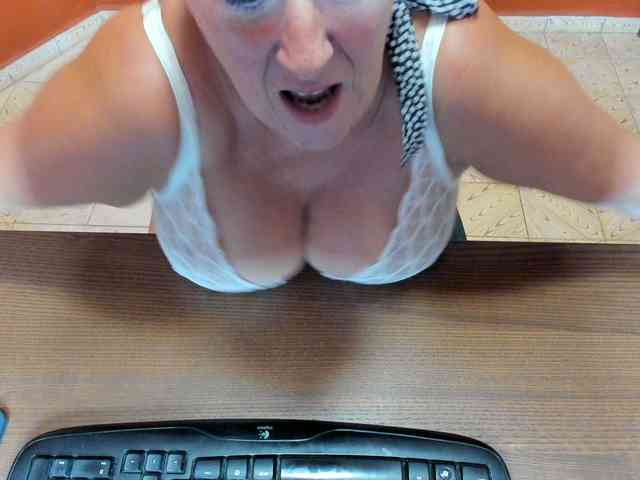 NikkiHollandxxx webcam