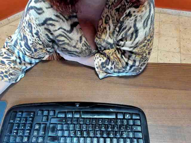 NikkiHollandxxx webcam