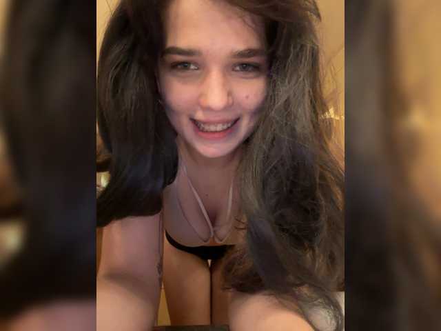 Mishaweet live cam on BongaCams