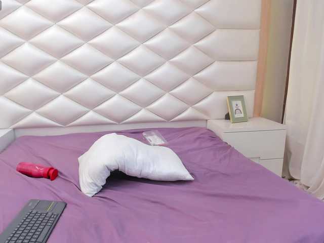 AvieRose's BongaCams show and profile