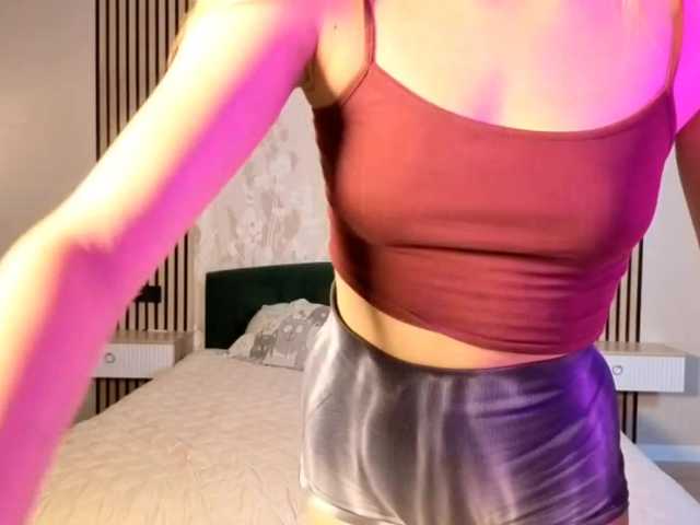TaraGanie live webcam show