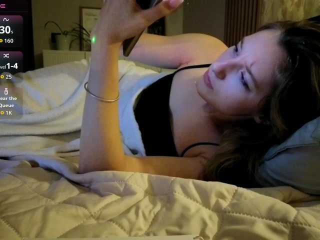 TaraGanie live cam