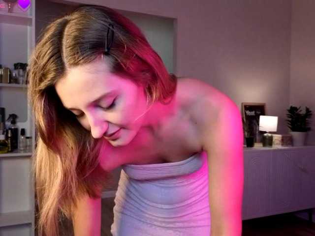 TaraGanie live webcam show