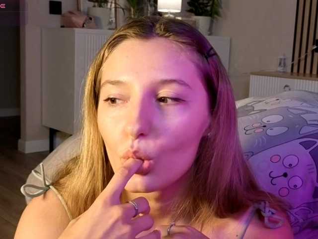 TaraGanie live webcam show