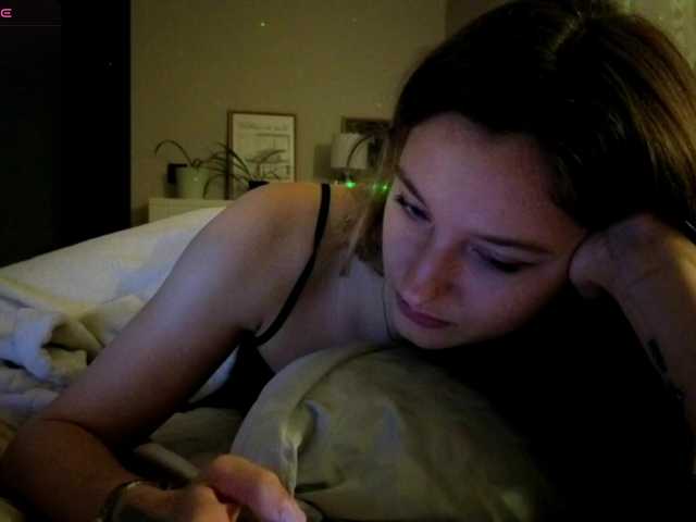 TaraGanie live cam