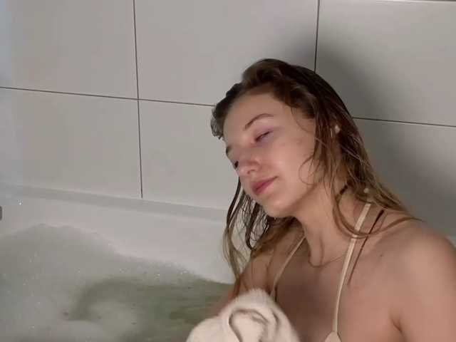 TaraGanie live cam on BongaCams