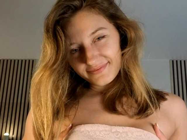 TaraGanie live webcam show
