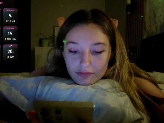 TaraGanie live cam