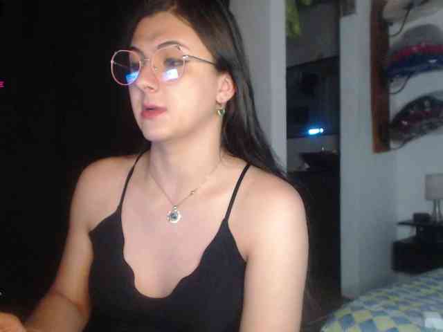 camitslatin Live Webcam on BongaCams
