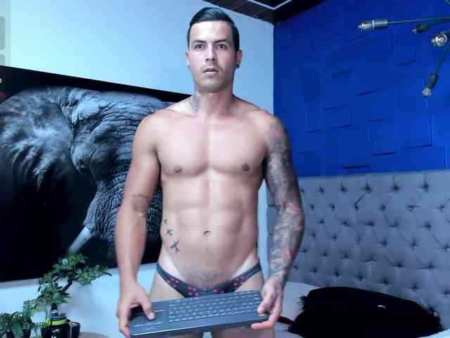 andresclark Live Webcam on BongaCams