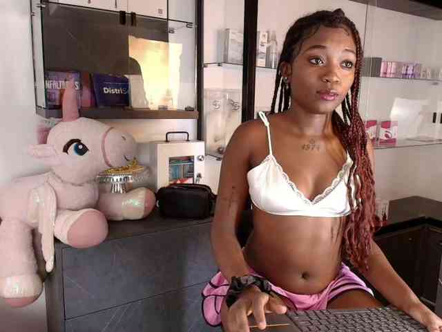 DominikYildren Live Webcam on BongaCams