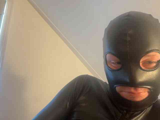 LatexMan0 Sex Cam Show