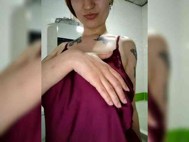 LeonaFox webcam