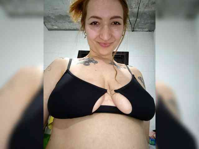 LeonaFox