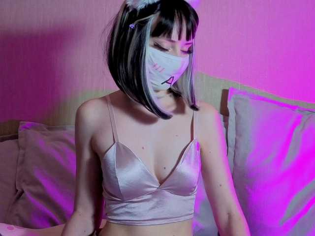 LunaNyan live webcam show
