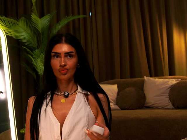 BrainyBelle live webcam show