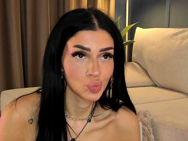 BrainyBelle live cam on BongaCams
