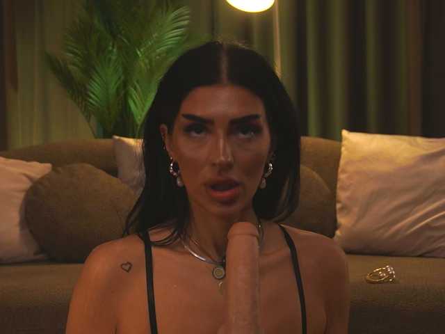 BrainyBelle live cam on BongaCams