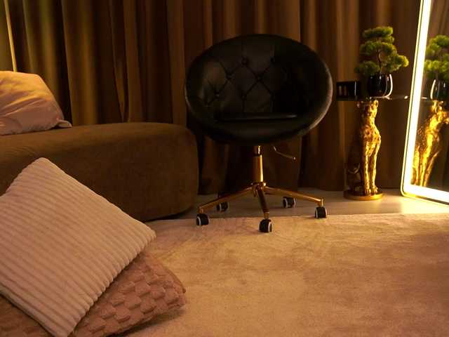 BrainyBelle live cam on BongaCams