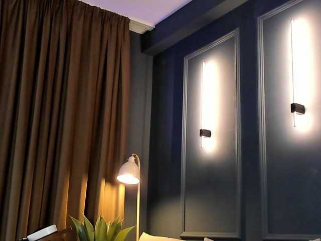 BrainyBelle live cam preview