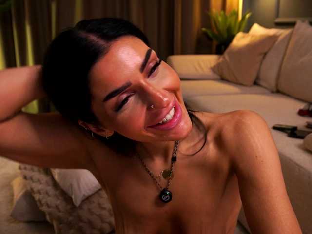 BrainyBelle live cam on BongaCams