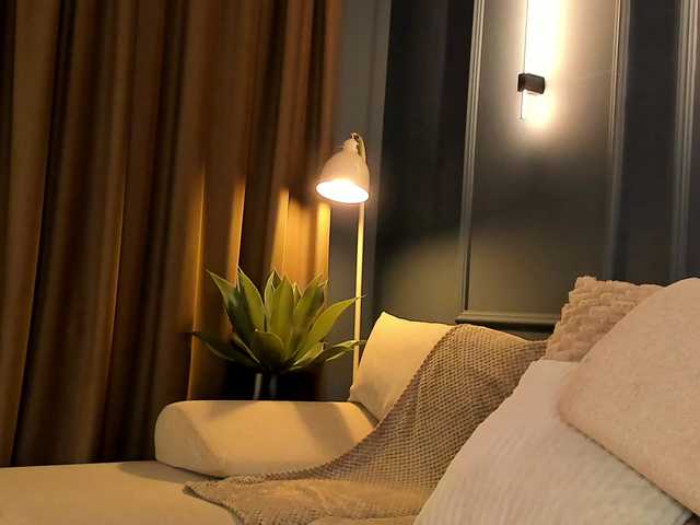 BrainyBelle live cam preview