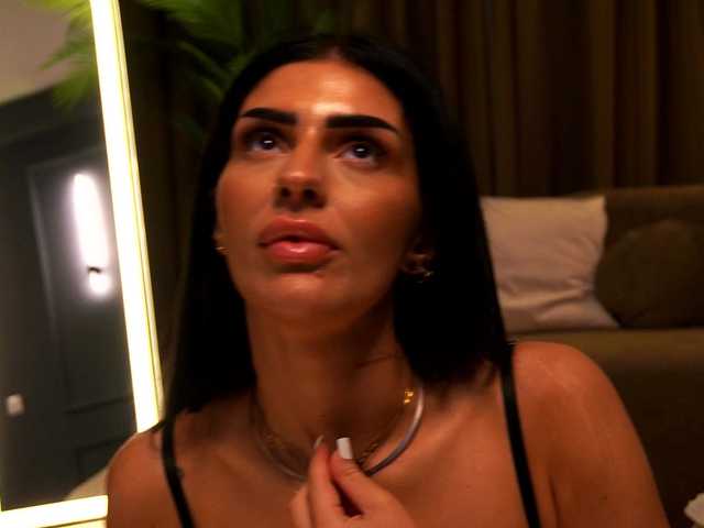 BrainyBelle live webcam show