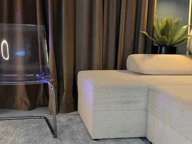BrainyBelle live cam preview